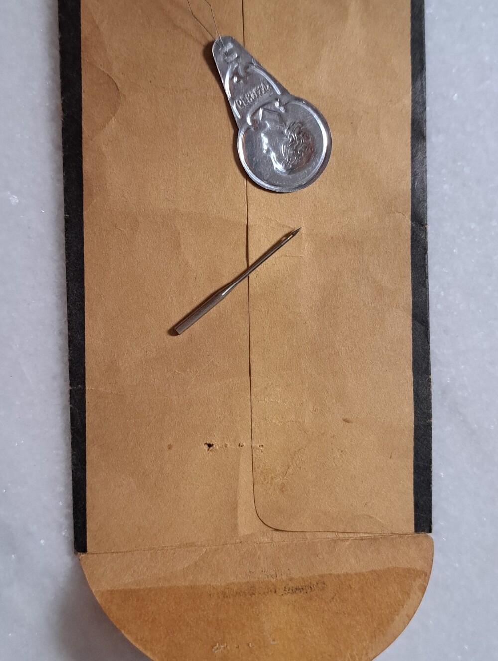 Dexter Handheld Sewing Machine Kit - Picture 2 of 3